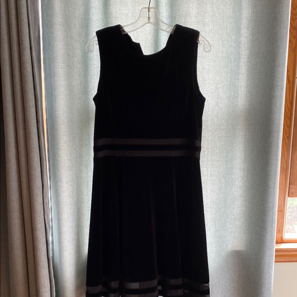 Elegant Black Sleeveless Dress